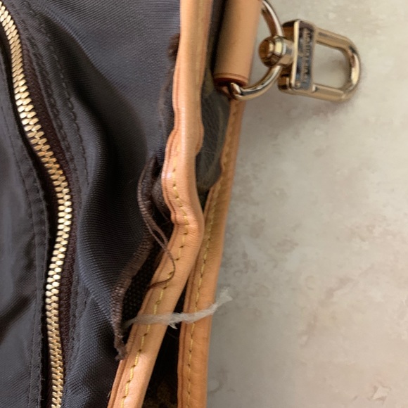 Louis Vuitton - Picture 5 of 9